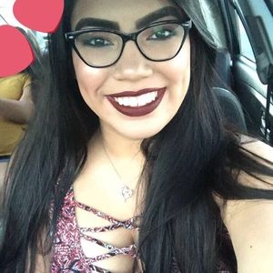 Meet your Posher, Mia