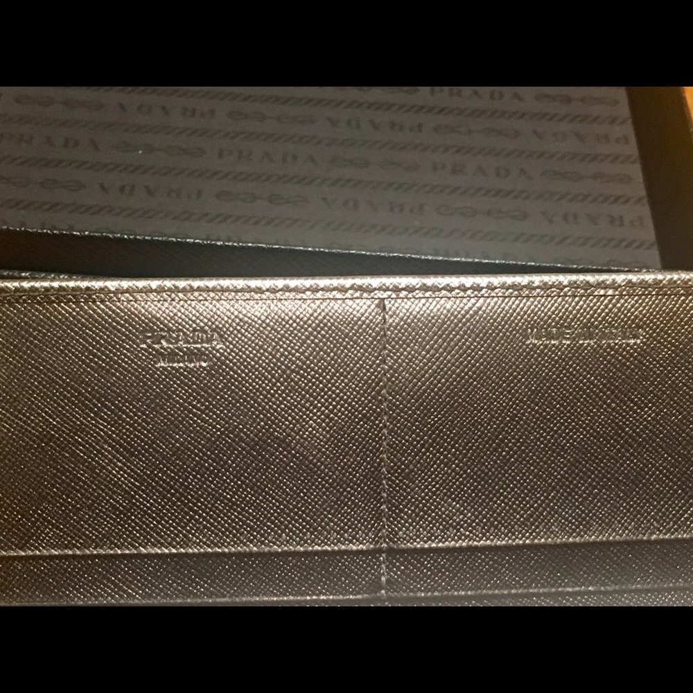 PRADA CONTINENTAL WALLET SAFFIANO LEATHER - Picture 4 of 8