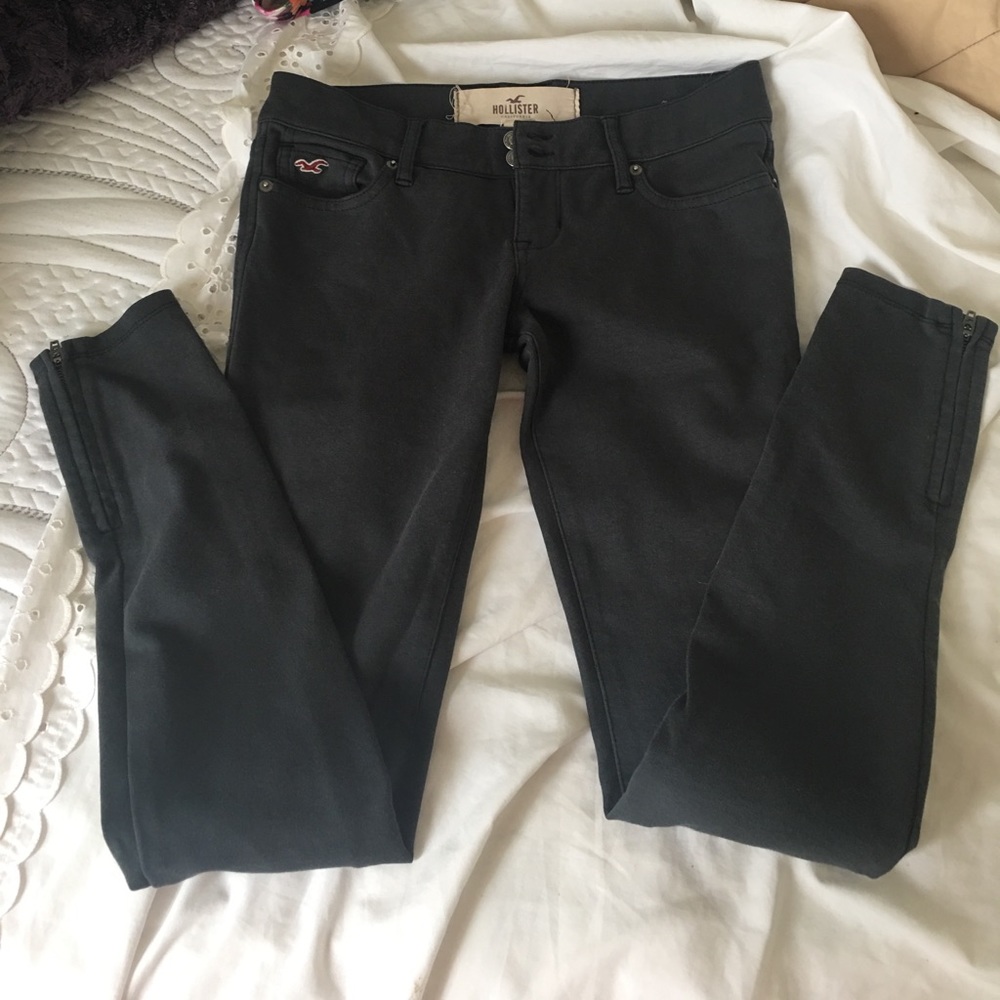 Grey Hollister jegings