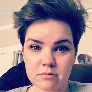 Meet your Posher, Abi