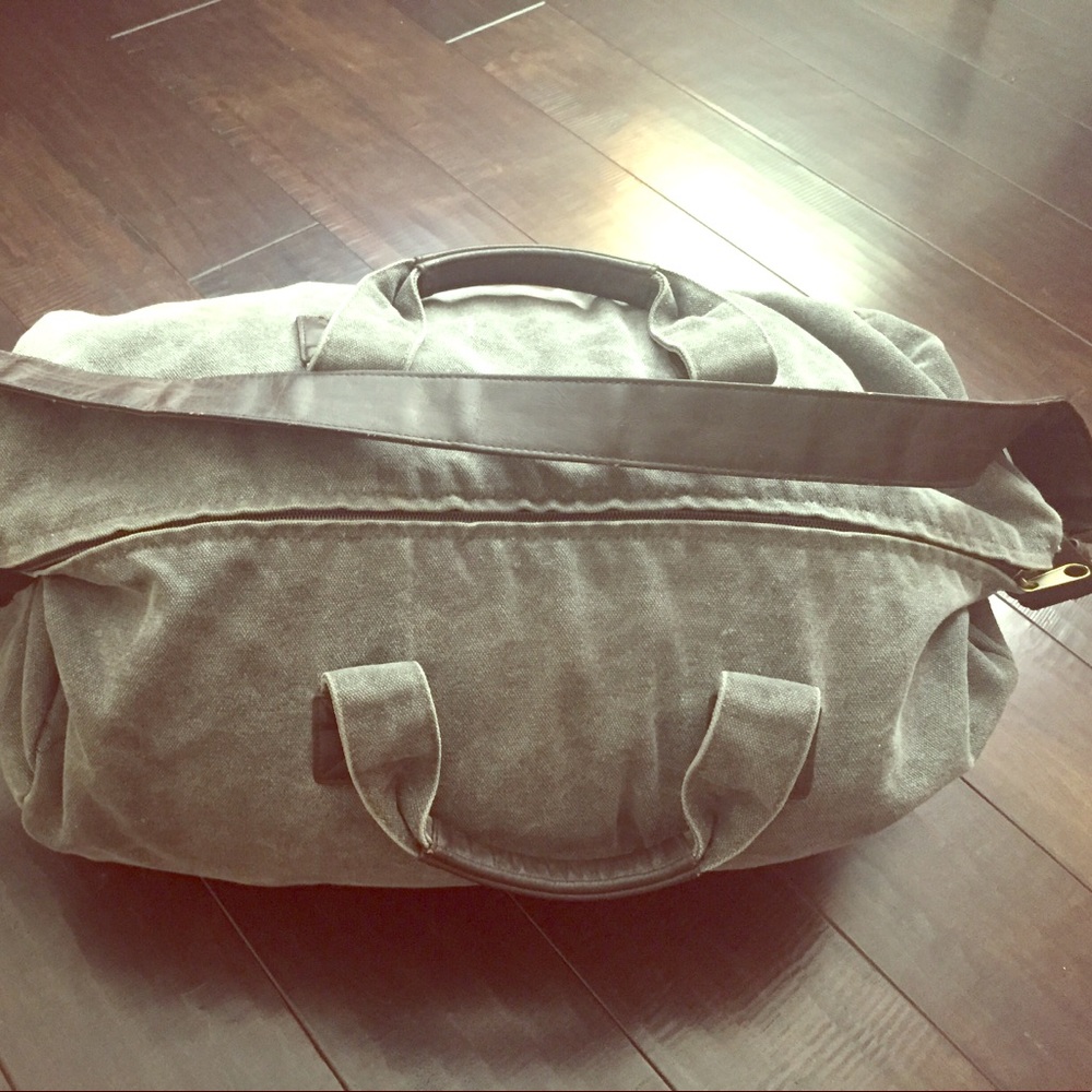 Forever 21 Weekender Global travel bag