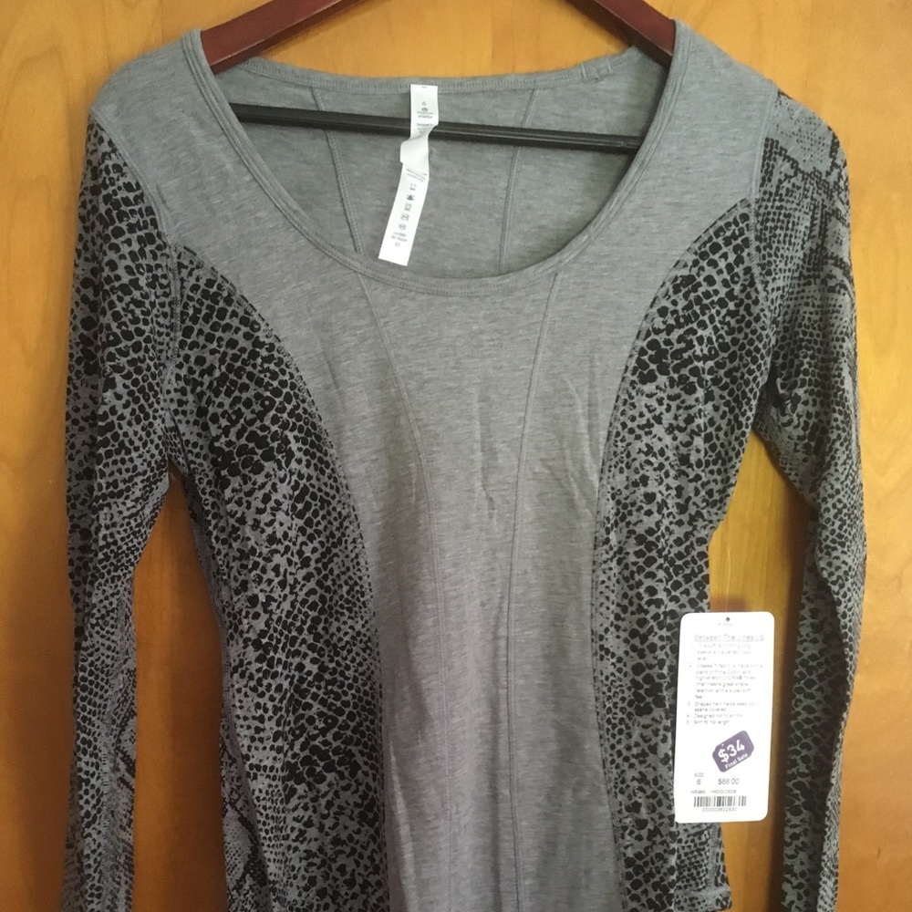 lululemon "between the lines" tee size 6 NWT