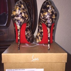 Christian Louboutin So Kate Pumps