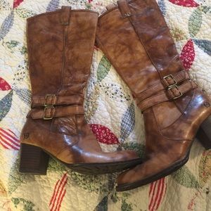 Born leather boots 8.5 Lewisa - great condition!