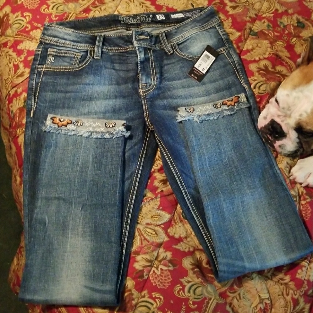 NWT 🌺Miss Me Floral Cuffed Stretch Jean🌺