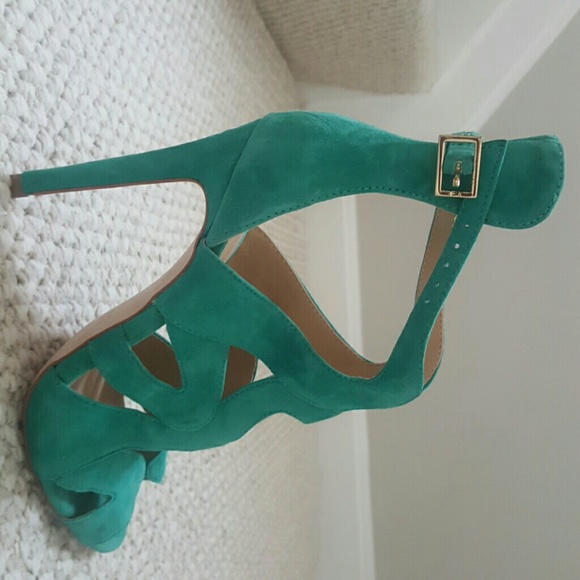 Green Sandals - Picture 4 of 6