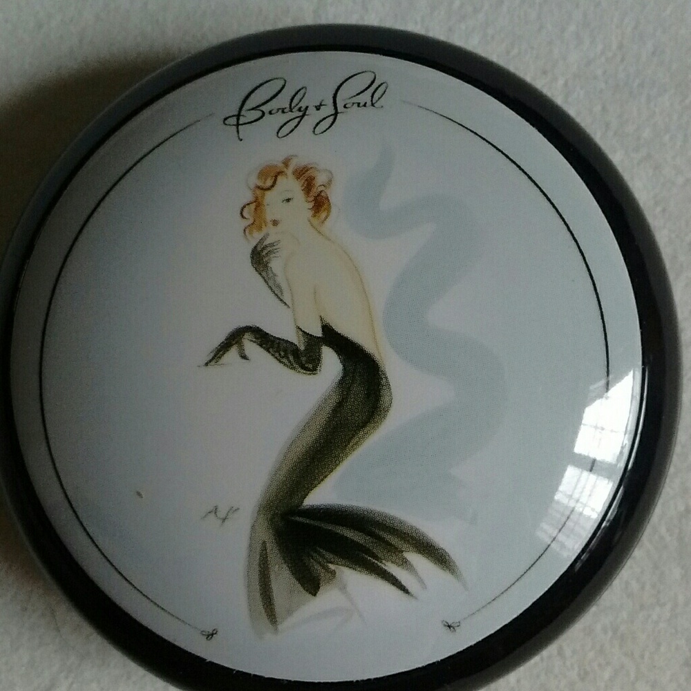 Plastic Make-Up Compact With Mirror