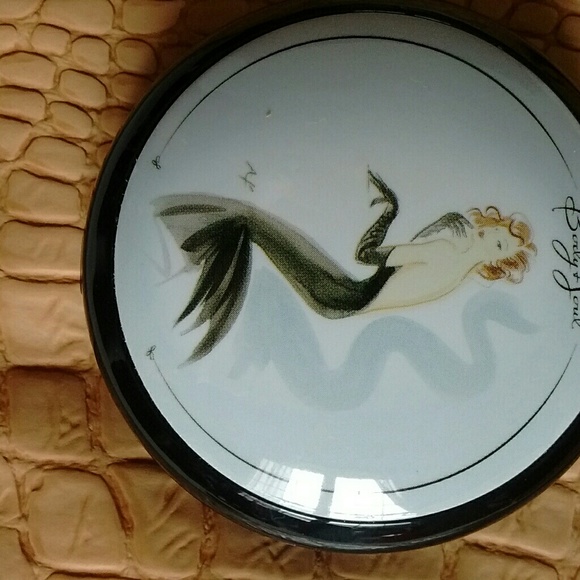 Plastic Make-Up Compact With Mirror - Picture 5 of 5