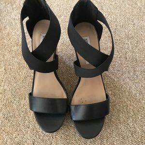 Steve Madden black scrappy wedges