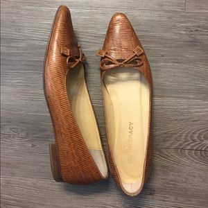 Ellen Tracy flats
