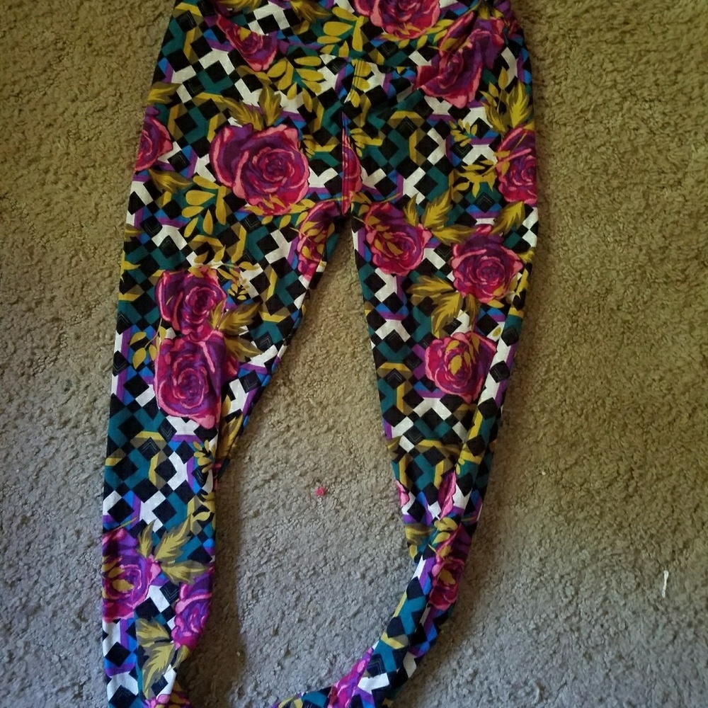 Lularoe os beauty and the beast roses