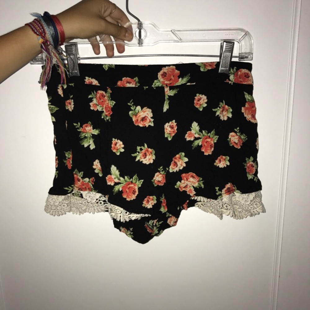 Floral Lace shorts