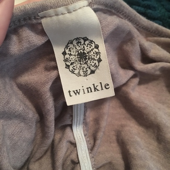 🚫Sold🚫Cute top - Picture 3 of 3