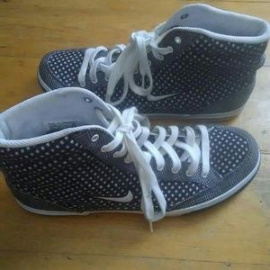 Women's High Top Nike Sneakers (Black and White)
