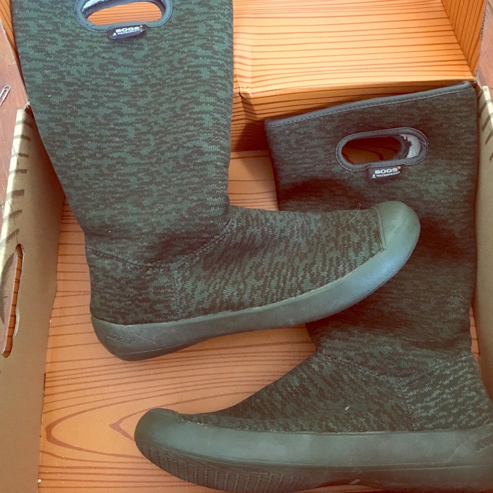 Bogs rain boots waterproof  and machine washable