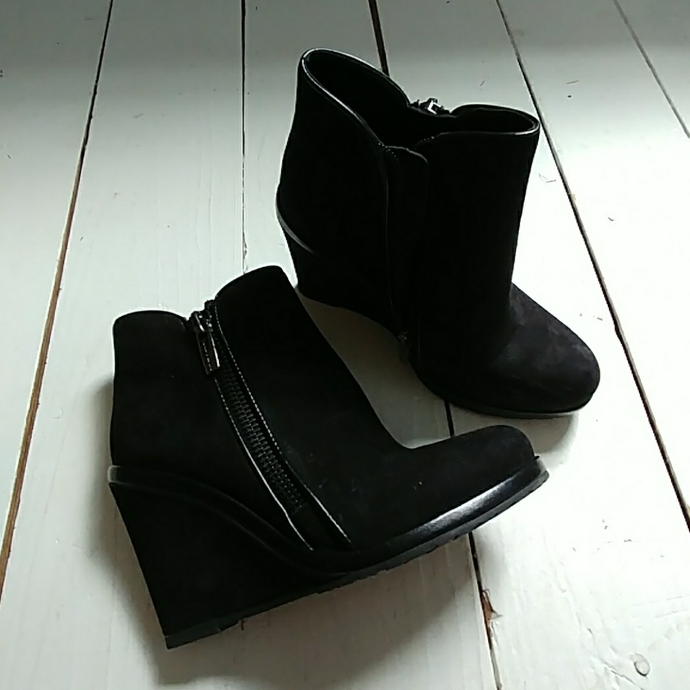 Vince Camputo black bootie wedges
