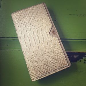 Stella & Dot Soho Tech Flap Wallet