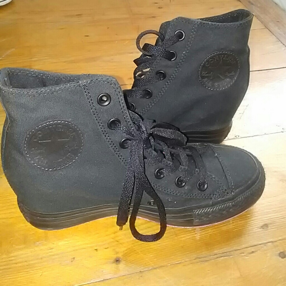 High Top Women's Black Converse (Size 8 1/2)