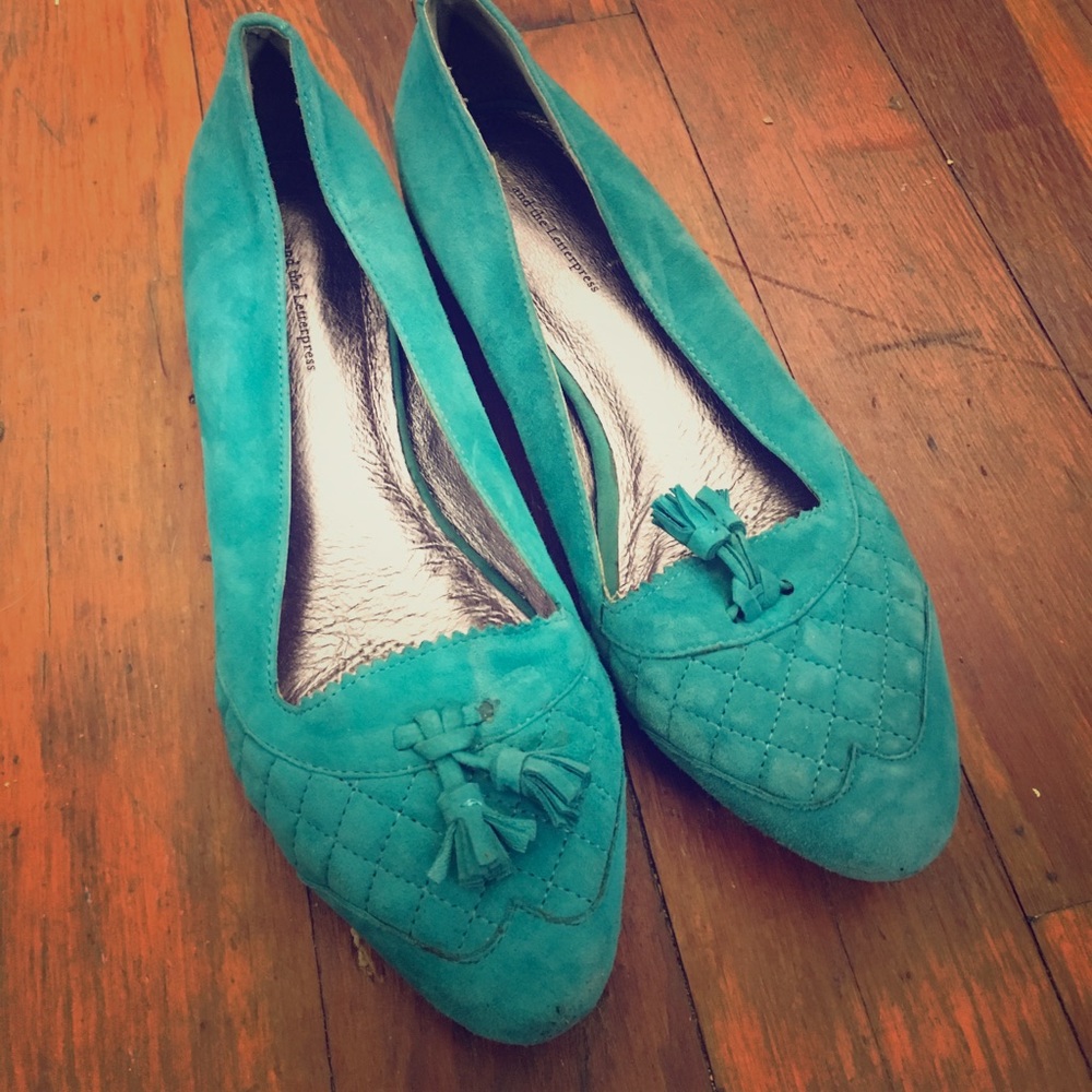 Leather flats in turquoise