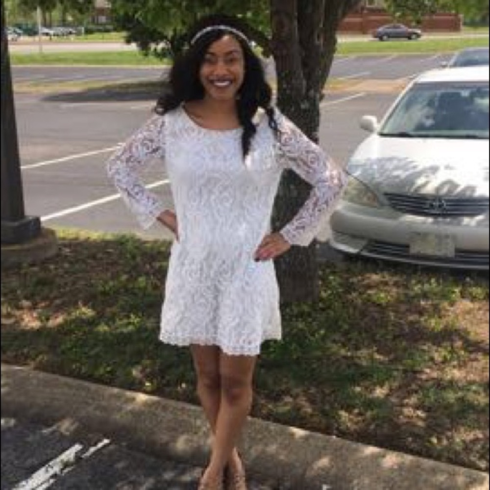 White lace dress (Love Fire Brand)