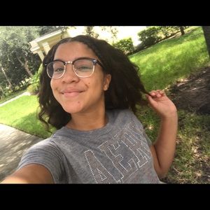 Meet your Posher, Adriana