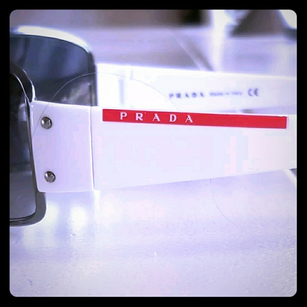 SOLD AUTHENTIC AND CLASSIC PRADA SUNGLASSES