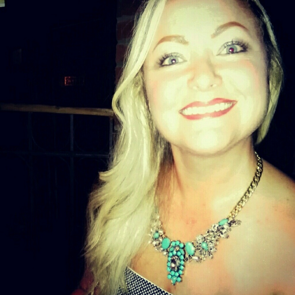 Meet your Posher, Crystal