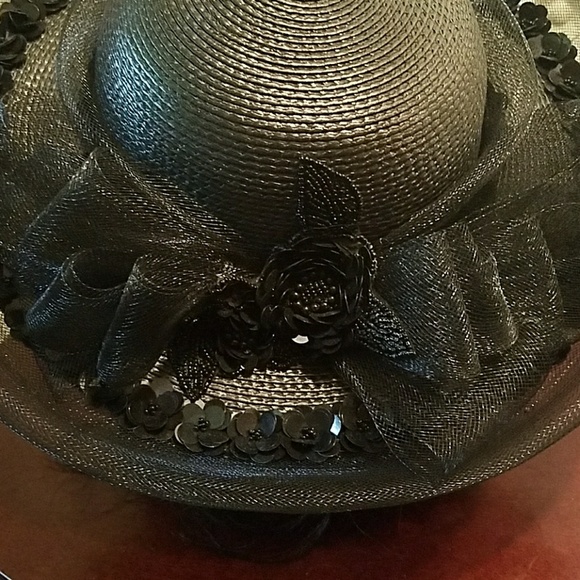 Alluring Black Hat with Back Bow - Picture 3 of 6