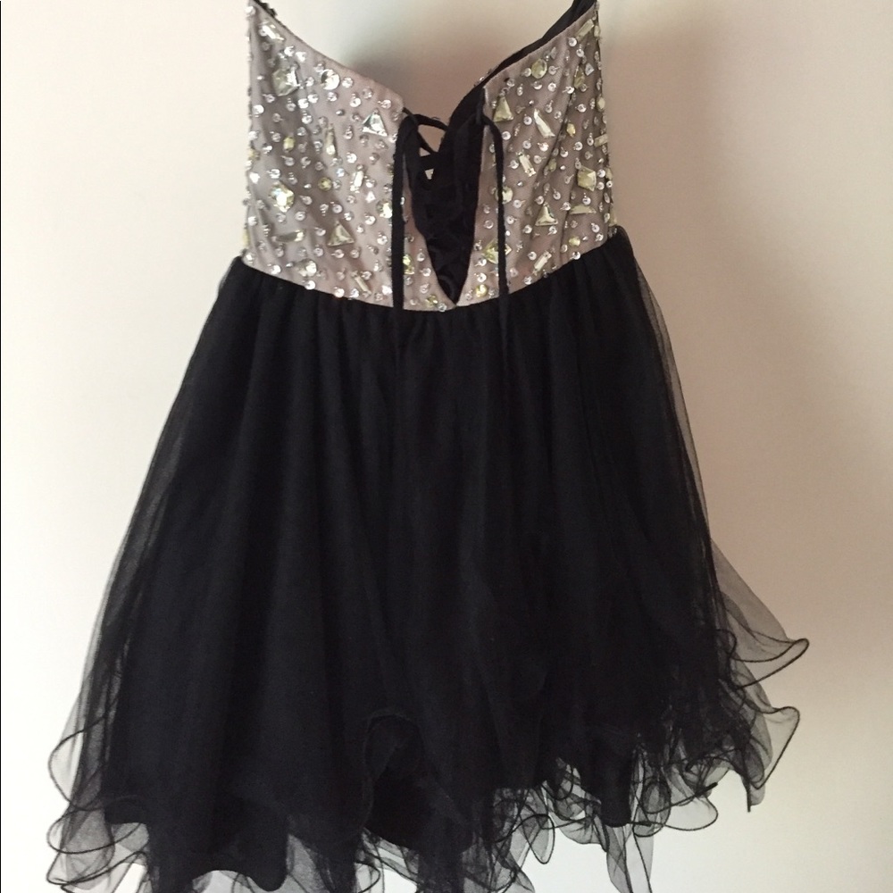Dress - Picture 3 of 4