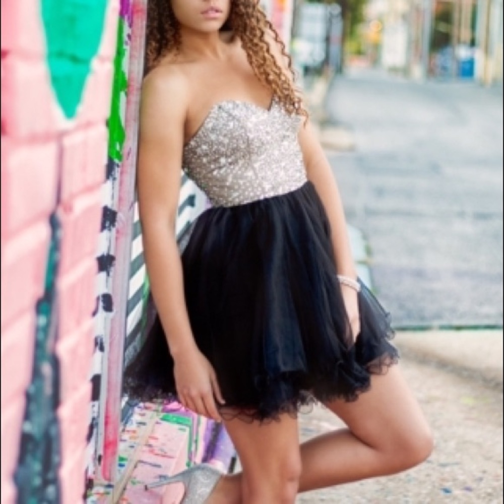 Dress - Picture 4 of 4