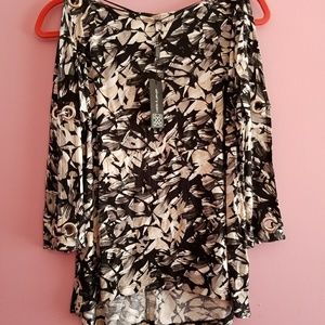 New! Cable & Gauge Floral black and white top