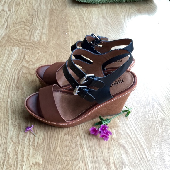 ๐ฅ๐ SALE!!! ๐ฅ๐๐ Brown platform sandals - Picture 2 of 5