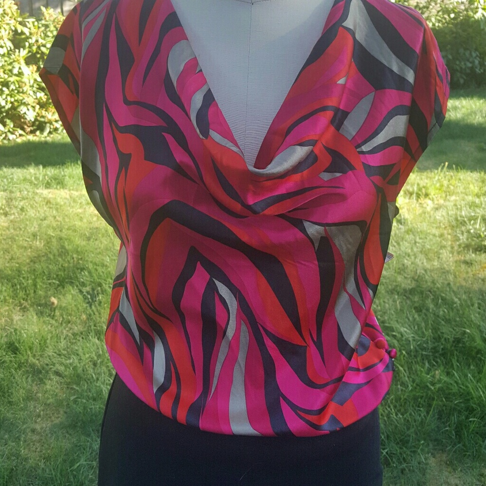 Trina Turk - Droop neckline, cap sleeve dress