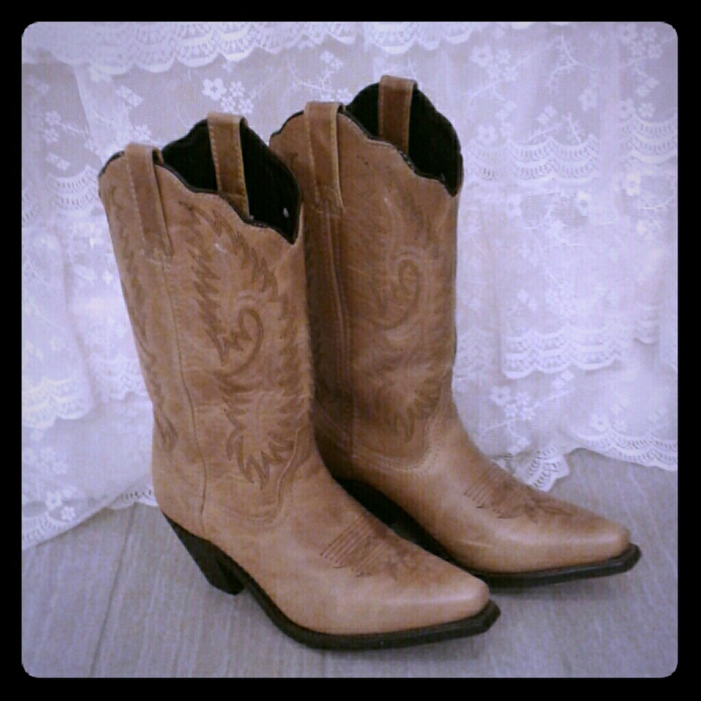 NWOT BOOT FACTORY BLONDE WESTERN BOOTS