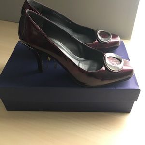 Shoes burgundy color with silver