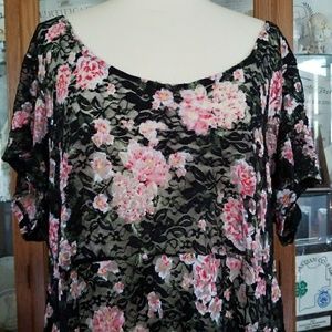 CUTE PLUS SIZE SHEER LACE PEPLUM TOP😁😁💙💖