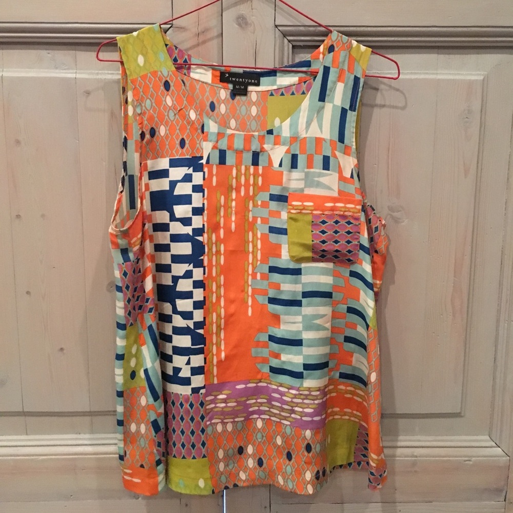 Multi color flowy tank