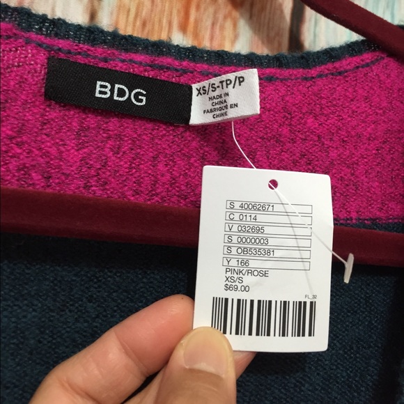 NEW BDG Women sweater size XS/S pink/rose STRIPED - Picture 3 of 5