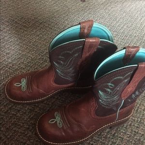 Women's size 8.5 ariat boots