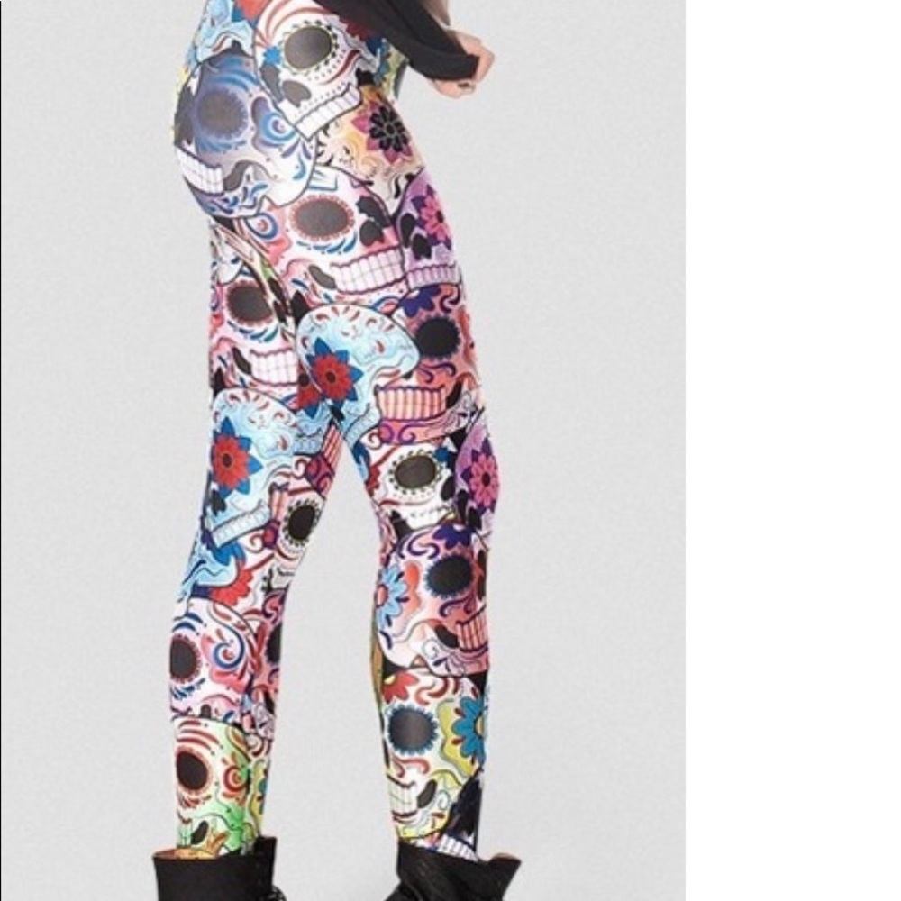 ON SALE ‼️2 -$8 SKULL & FLORAL PRINT LEGGINGS