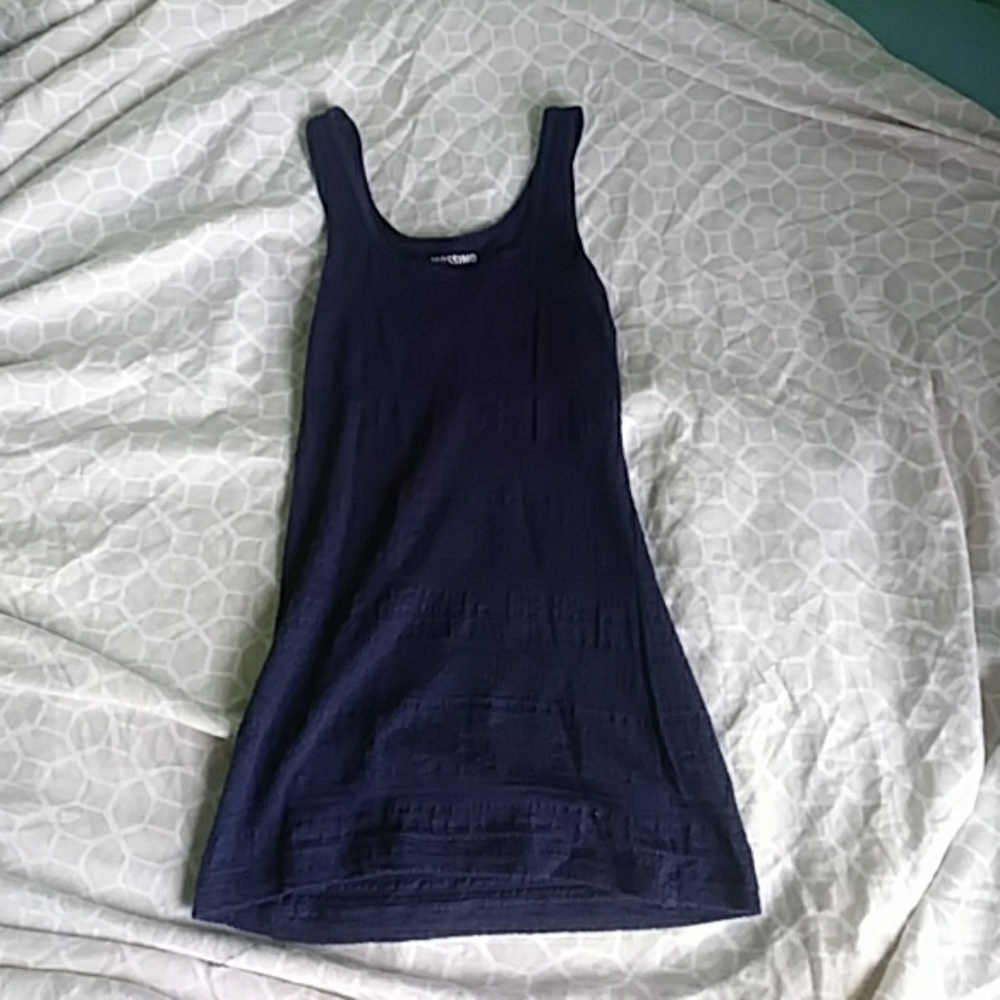 blue tank top