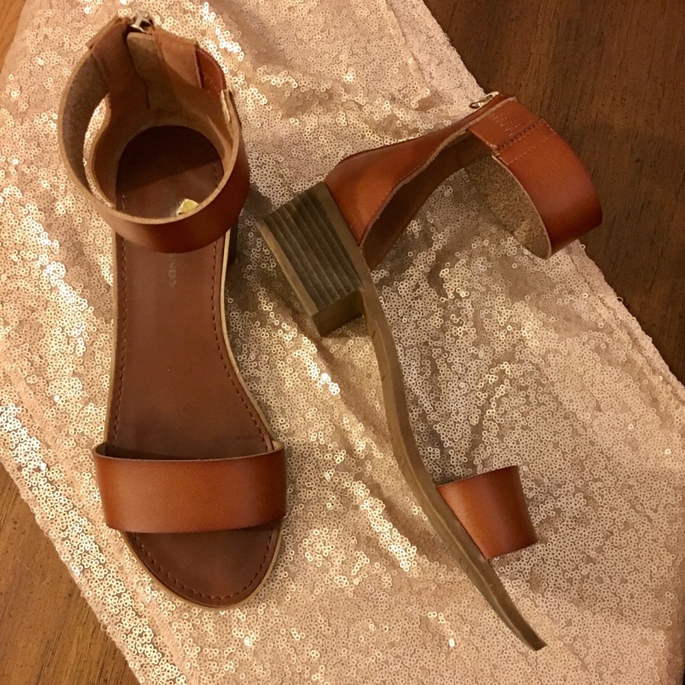 🌞BLOCK HEEL SANDALS🆕