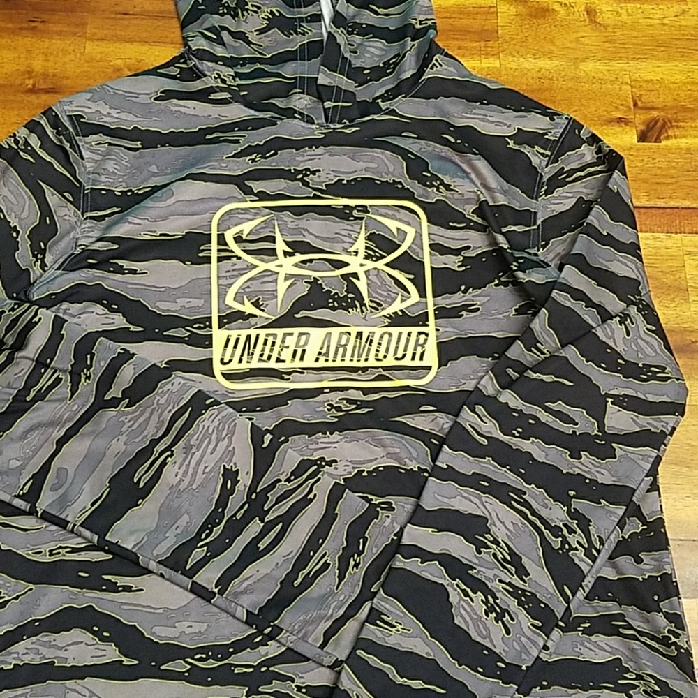 Boys under armour long sleeve shirt