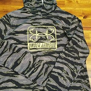 Boys under armour long sleeve shirt