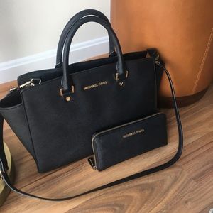 Michael Kors - Large Selma Black w/ wallet
