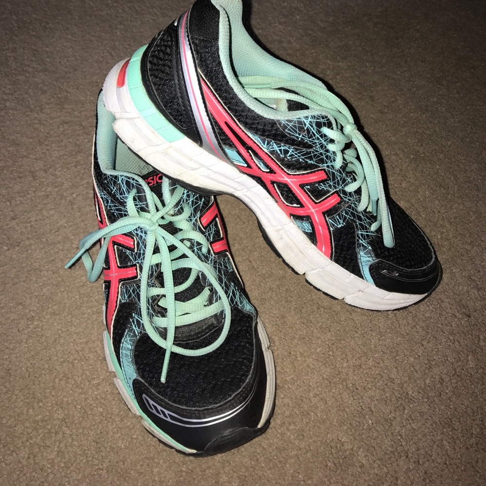 Asics Tennis Shoes (size 8)