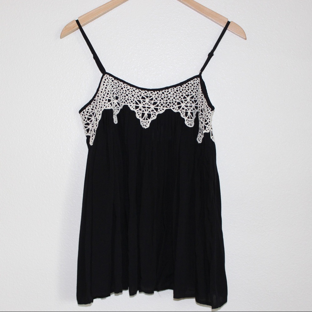 🖤LAST SMALL🖤 BNWT Crochet Trim Top 😍 - Picture 3 of 6