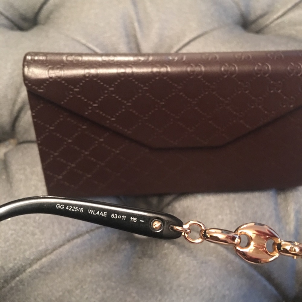 Gucci sunglasses 😎😎😎 - Picture 4 of 8