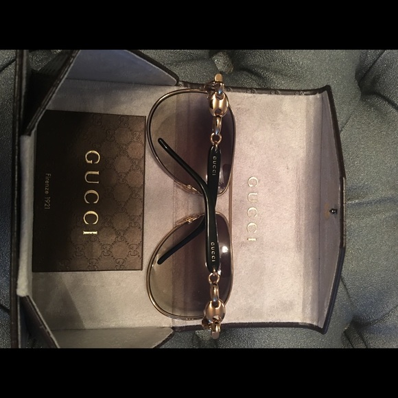 Gucci sunglasses 😎😎😎 - Picture 3 of 8