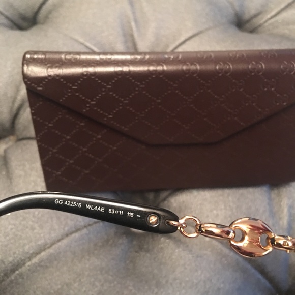 Gucci sunglasses 😎😎😎 - Picture 4 of 8